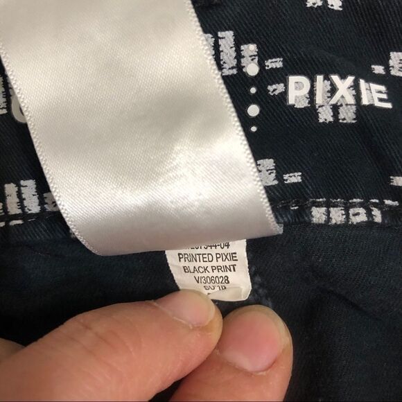 Old Navy Pixie Shorts black and white print mid hi rise 4” 10 Reg - Picture 7 of 14